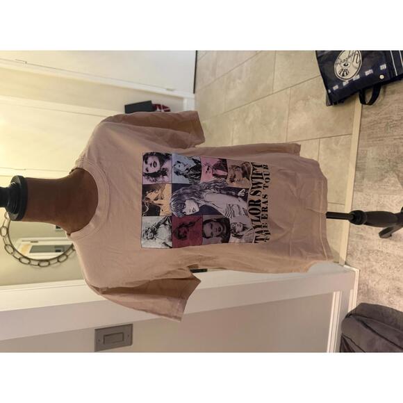 Tops - Taylor Swift The Eras Tour Graphic T-Shirt sz M